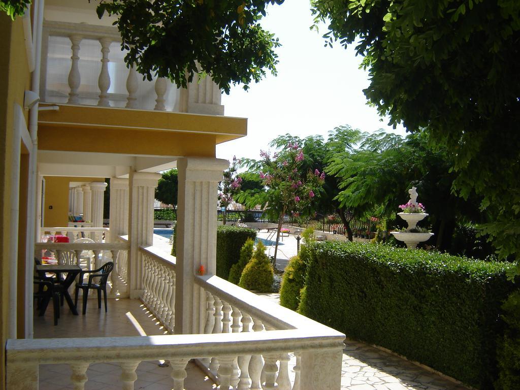 Byala Palace Apartments Eksteriør bilde